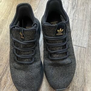 Big Kids 4.5/Women’s 6 Adidas Sneakers